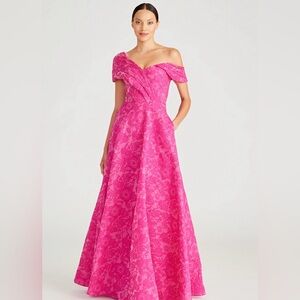 NWT Theia Marlene Cloud Jacquard Gown Size 6